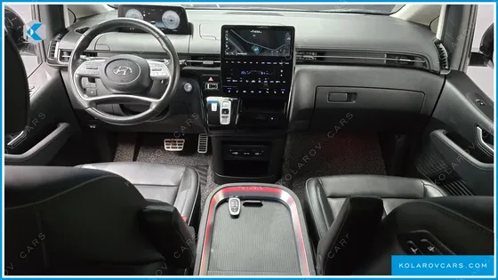 HYUNDAI STARIA 4WD LOUNGE 9-SEATER