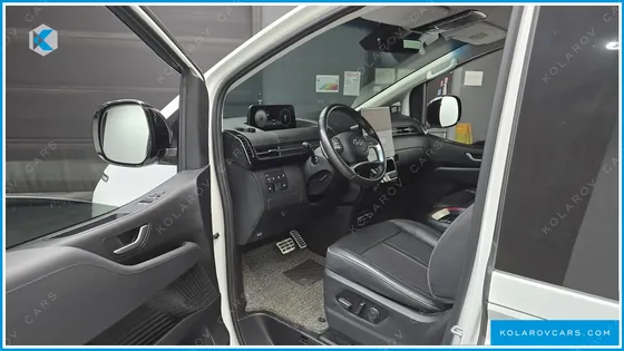 HYUNDAI STARIA 4WD LOUNGE 9-SEATER
