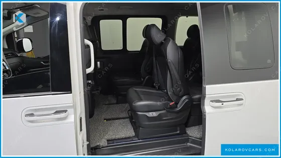 HYUNDAI STARIA 4WD LOUNGE 9-SEATER
