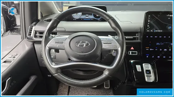 HYUNDAI STARIA 4WD LOUNGE 9-SEATER