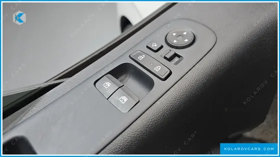HYUNDAI STARIA 4WD LOUNGE 9-SEATER