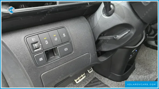 HYUNDAI STARIA 4WD LOUNGE 9-SEATER