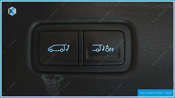 HYUNDAI STARIA 4WD LOUNGE 9-SEATER