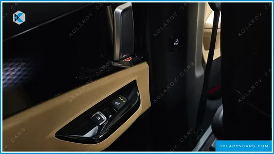 KIA CARNIVAL 9-SEATER SIGNATURE