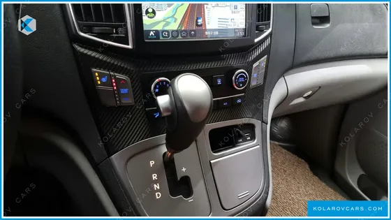 HYUNDAI STAREX 12-SEATER WAGON