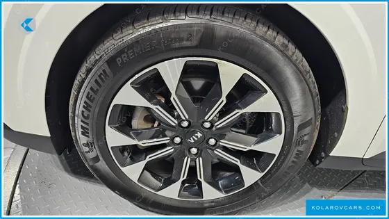 KIA CARNIVAL GASOLINE 9-SEATER SIGNATURE