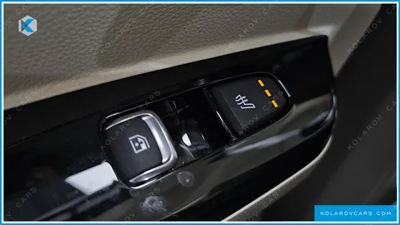 KIA CARNIVAL GASOLINE 9-SEATER SIGNATURE