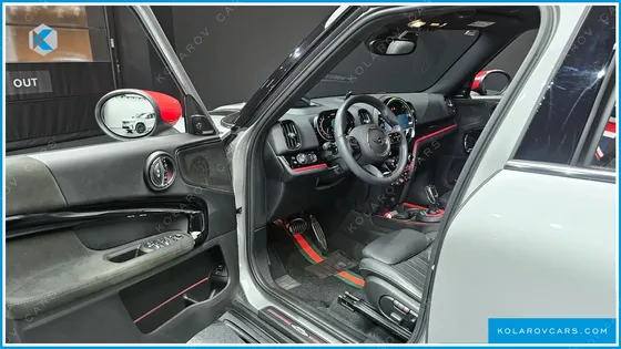 MINI COUNTRYMAN JCW LAUNCH PACK