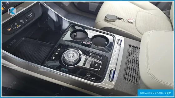 KIA CARNIVAL GASOLINE 7-SEATER HI LIMOUSINE