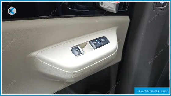 KIA CARNIVAL GASOLINE 7-SEATER HI LIMOUSINE