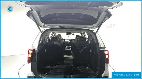 KIA CARNIVAL 9-SEATER NOBLESSE
