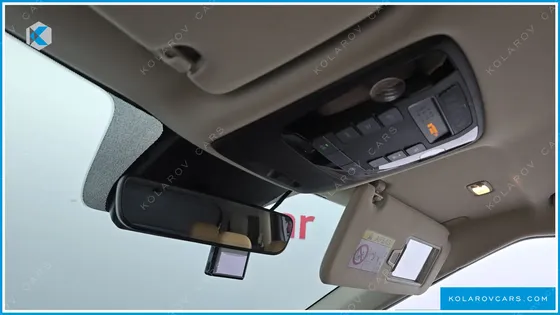 KIA CARNIVAL 9-SEATER SIGNATURE