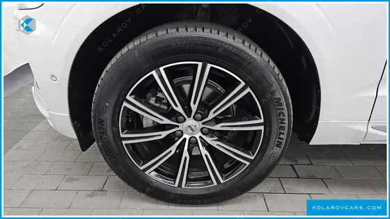 VOLVO XC60 B5 INSCRIPTION