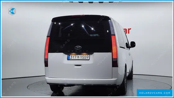 HYUNDAI STARIA LOUNGE 9-SEATER