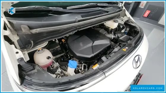 HYUNDAI STARIA LOUNGE 9-SEATER