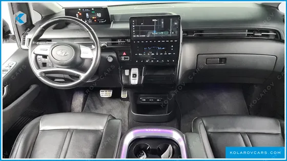 HYUNDAI STARIA LOUNGE 9-SEATER