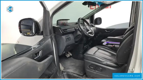 HYUNDAI STARIA LOUNGE 9-SEATER
