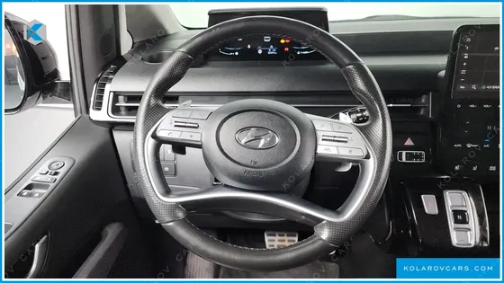HYUNDAI STARIA LOUNGE 9-SEATER