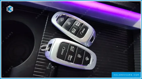 HYUNDAI STARIA LOUNGE 9-SEATER