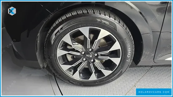 KIA CARNIVAL 9-SEATER NOBLESSE