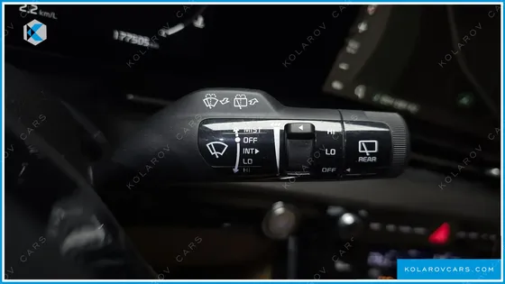 KIA CARNIVAL 9-SEATER NOBLESSE