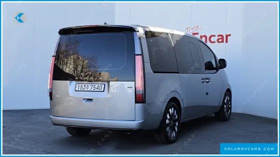 HYUNDAI STARIA 4WD LOUNGE 9-SEATER
