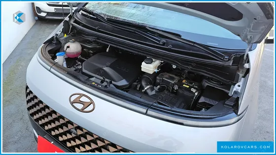 HYUNDAI STARIA 4WD LOUNGE 9-SEATER