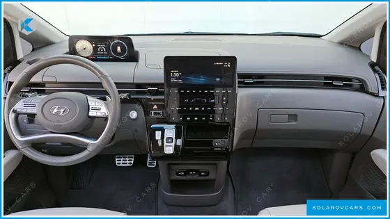 HYUNDAI STARIA 4WD LOUNGE 9-SEATER