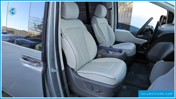 HYUNDAI STARIA 4WD LOUNGE 9-SEATER