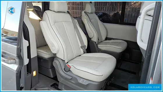 HYUNDAI STARIA 4WD LOUNGE 9-SEATER