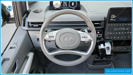HYUNDAI STARIA 4WD LOUNGE 9-SEATER