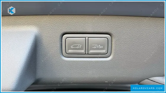 HYUNDAI STARIA 4WD LOUNGE 9-SEATER