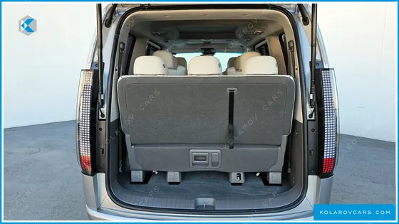 HYUNDAI STARIA 4WD LOUNGE 9-SEATER