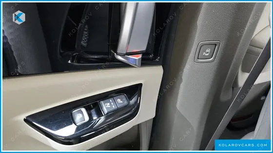 KIA CARNIVAL GASOLINE 7-SEATER HI-LIMOUSINE